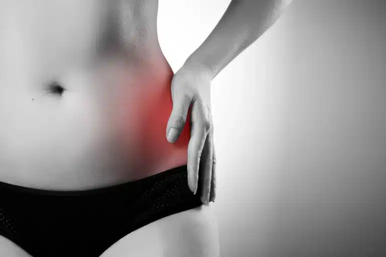 woman feeling hip pain
