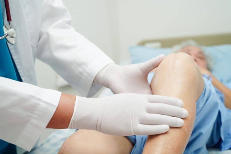 checking the knee before operation