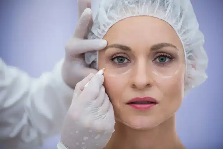 Stylage under eyes